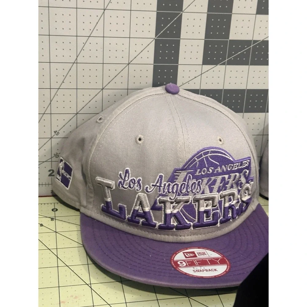 La‎ Lakers Hat Lot Of 3